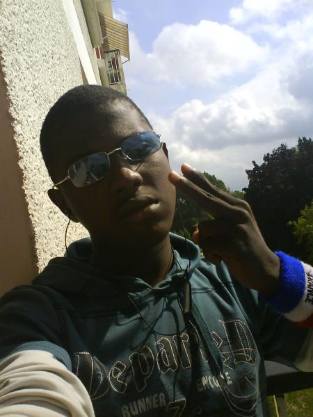 moi encore devan la maison