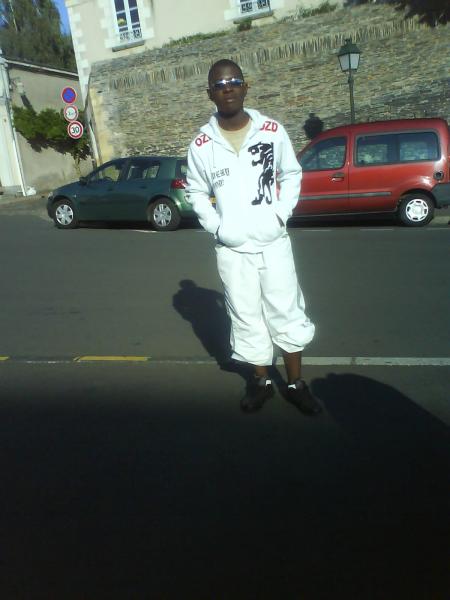 moi sur place de chez moi 
