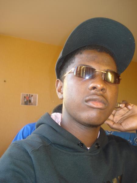 re moi et assni a cot&eacute; de moi 